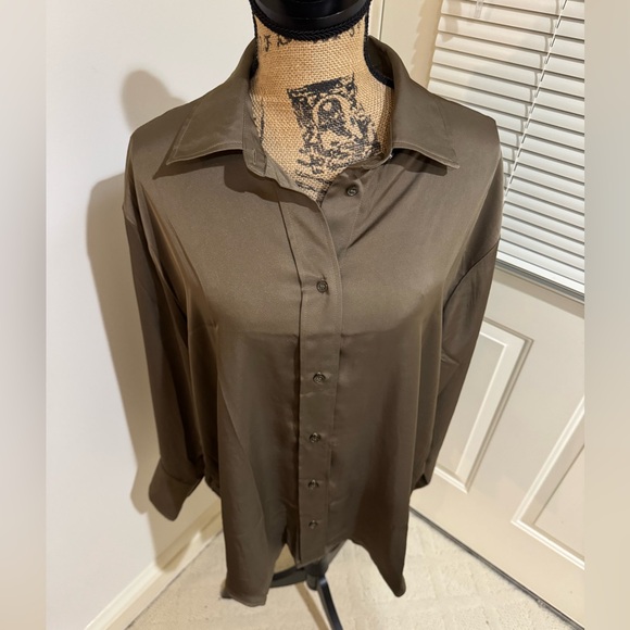 NWT H&M long brown / ear: Mocha Mousse button down long sleeve shirt size Large - Picture 2 of 13